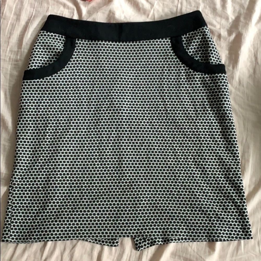 Pencil skirt with pockets